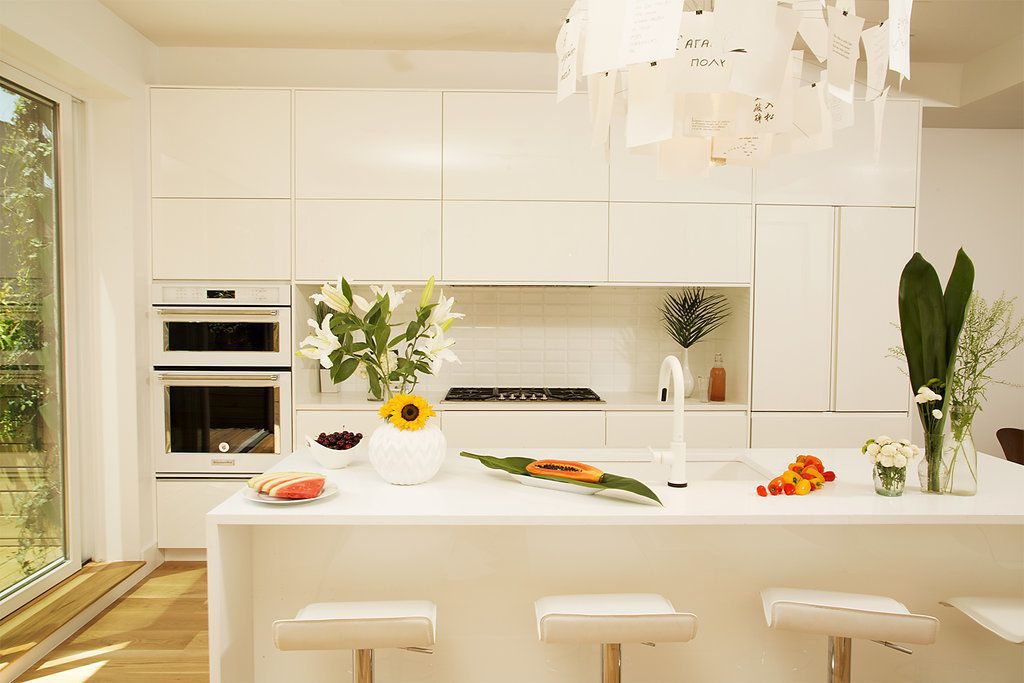 Modern Kitchen by Williamsburg Kitchens using Lioher products